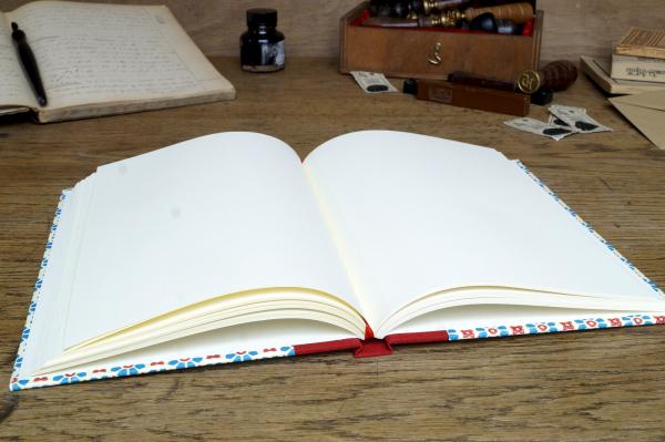 Fadenheftung cremefarbenes Schreibpapier handarbeit